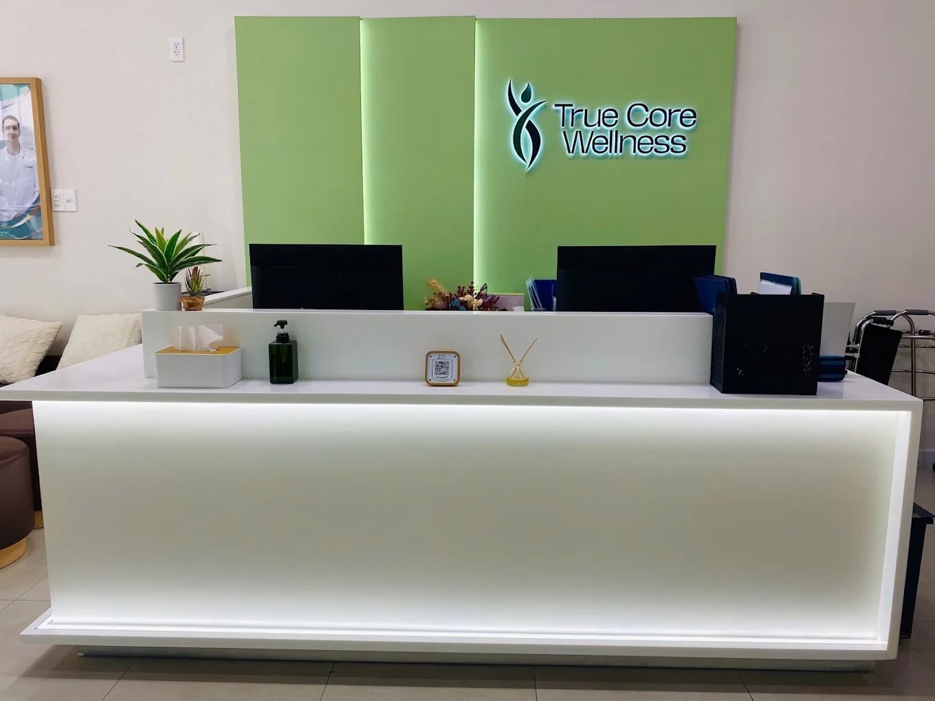 Lễ tân True Core Wellness